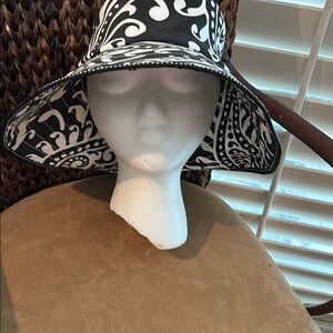 Black and White Patterned Women's Hat